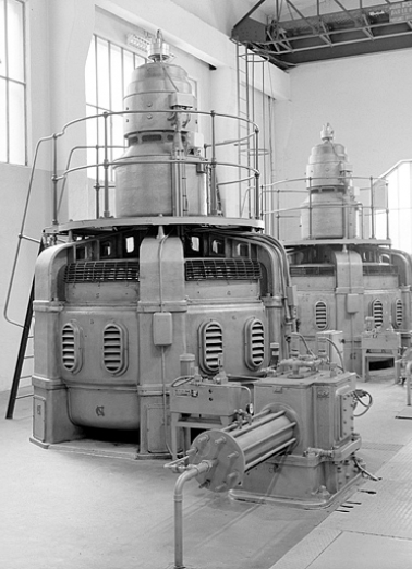 Régulateur, pivoterie et alternateur de 2 groupes. © Région Bourgogne-Franche-Comté, Inventaire du patrimoine