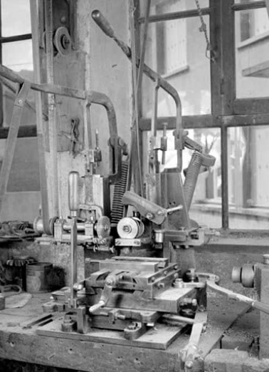 Vue d'ensemble dans l'atelier d'ébauchage en 1992. © Région Bourgogne-Franche-Comté, Inventaire du patrimoine