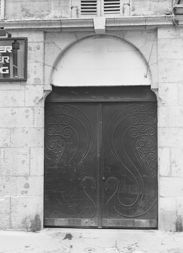 Bâtiment rue de la Poyat : portail d'entrée. © Région Bourgogne-Franche-Comté, Inventaire du patrimoine