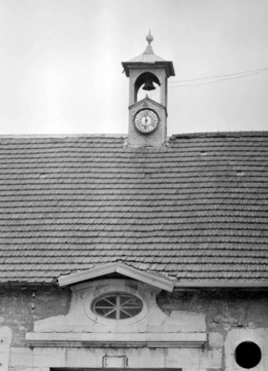 Fronton du porche et campanile. © Région Bourgogne-Franche-Comté, Inventaire du patrimoine