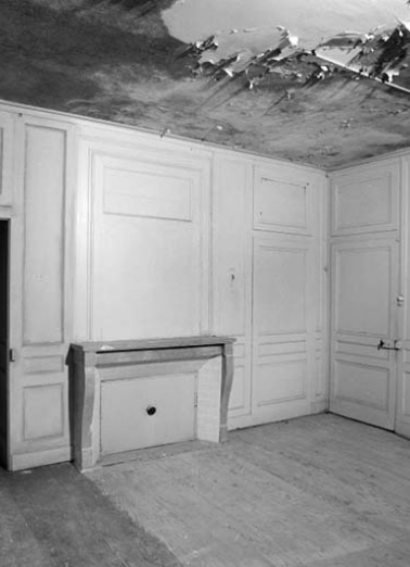 Intérieur de l'habitation : pièce en rez de chaussée, à l'angle sud-est de l'édifice. © Région Bourgogne-Franche-Comté, Inventaire du patrimoine