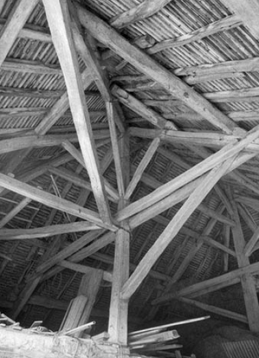 Charpente de la dépendance. © Région Bourgogne-Franche-Comté, Inventaire du patrimoine