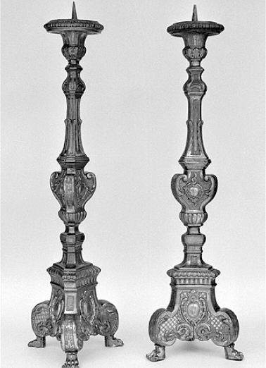 Vue d'ensemble de 2 chandeliers. © Région Bourgogne-Franche-Comté, Inventaire du patrimoine