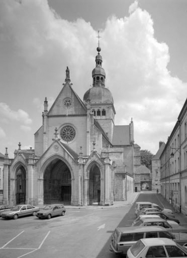 Vue d'ensemble de la façade antérieure. © Région Bourgogne-Franche-Comté, Inventaire du patrimoine