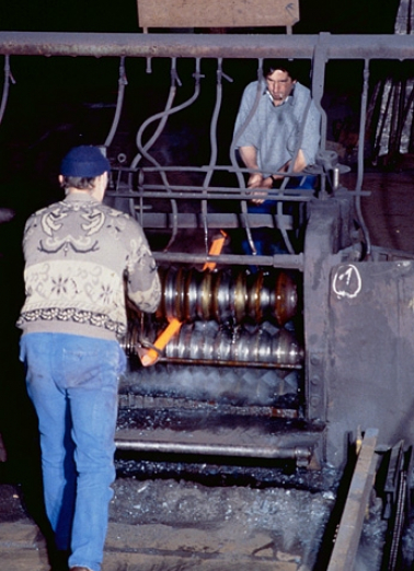 Laminoir : travail en cage de dégrossis. © Région Bourgogne-Franche-Comté, Inventaire du patrimoine