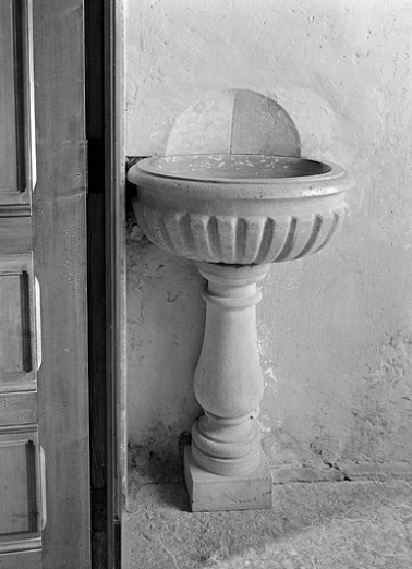 Vue générale d'un bénitier. © Région Bourgogne-Franche-Comté, Inventaire du patrimoine