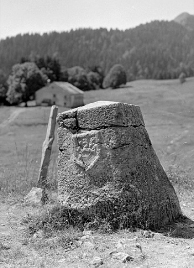 La face comportant les armes de la Franche-Comté. © Région Bourgogne-Franche-Comté, Inventaire du patrimoine