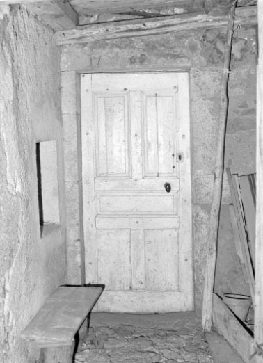 Le linteau de la porte d'accès au logis, daté 1769. © Région Bourgogne-Franche-Comté, Inventaire du patrimoine Le linteau de la porte d'accès au logis, daté 1769. © Région Bourgogne-Franche-Comté, Inventaire du patrimoine