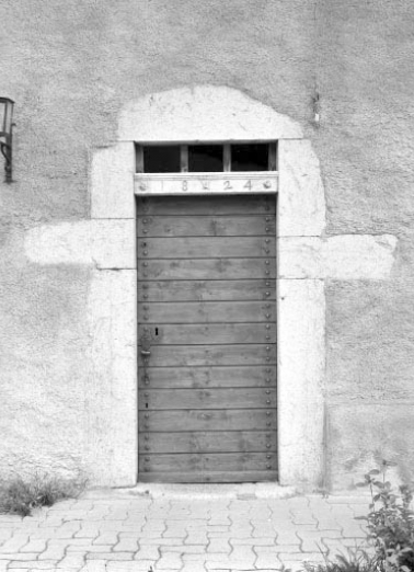 Porte d'accès au logis. © Région Bourgogne-Franche-Comté, Inventaire du patrimoine Porte d'accès au logis. © Région Bourgogne-Franche-Comté, Inventaire du patrimoine