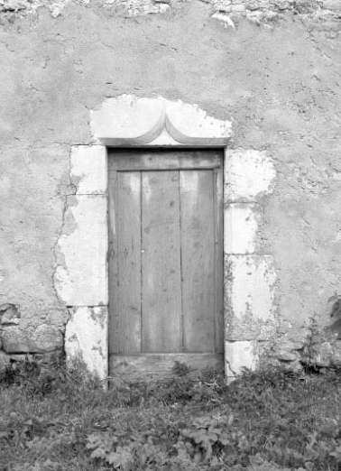 Porte d'accès à l'étable. © Région Bourgogne-Franche-Comté, Inventaire du patrimoine Porte d'accès à l'étable. © Région Bourgogne-Franche-Comté, Inventaire du patrimoine