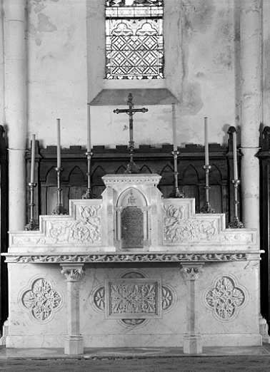Le maître-autel et son tabernacle : vue générale. © Région Bourgogne-Franche-Comté, Inventaire du patrimoine Le maître-autel et son tabernacle : vue générale. © Région Bourgogne-Franche-Comté, Inventaire du patrimoine