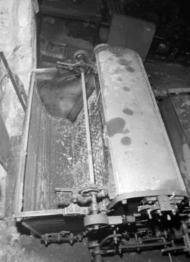 Chargeur peseur : intérieur du bac. © Région Bourgogne-Franche-Comté, Inventaire du patrimoine