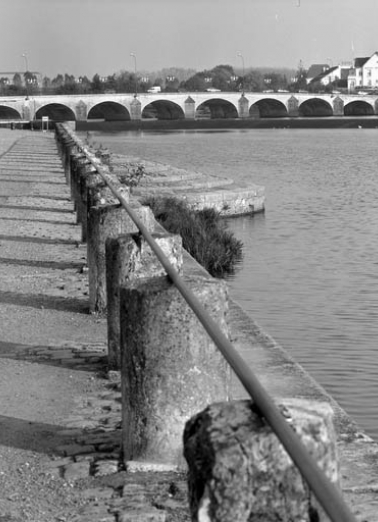 Vue d'ensemble depuis le quai de l'Ecluse. © Région Bourgogne-Franche-Comté, Inventaire du patrimoine Vue d'ensemble depuis le quai de l'Ecluse. © Région Bourgogne-Franche-Comté, Inventaire du patrimoine