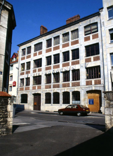 Façade antérieure : de trois quarts droit. © Région Bourgogne-Franche-Comté, Inventaire du patrimoine