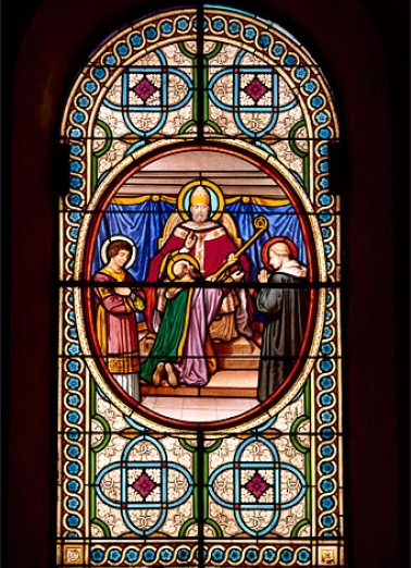 Baie 10 : saint Denis bénissant deux saints moines. © Région Bourgogne-Franche-Comté, Inventaire du patrimoine