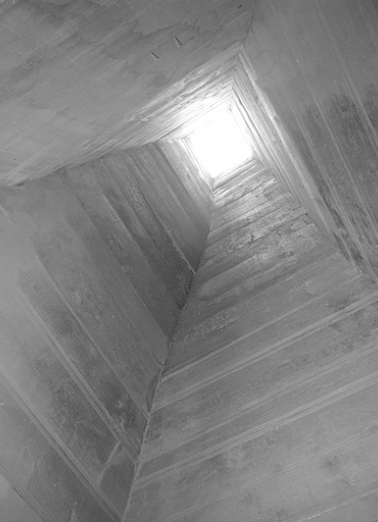 L'intérieur du conduit de la cheminée en bois. © Région Bourgogne-Franche-Comté, Inventaire du patrimoine