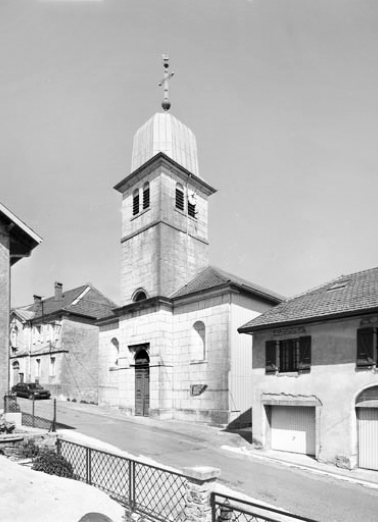 Façade ouest et clocher, vus de trois quarts droit. © Région Bourgogne-Franche-Comté, Inventaire du patrimoine