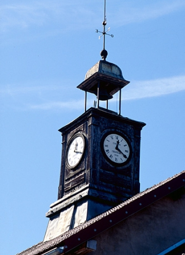 Le clocheton. Les horloges ont été fabriquées par l'usine. © Région Bourgogne-Franche-Comté, Inventaire du patrimoine Le clocheton. Les horloges ont été fabriquées par l'usine. © Région Bourgogne-Franche-Comté, Inventaire du patrimoine