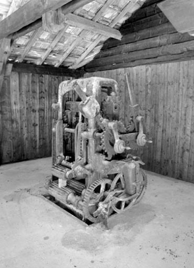 Scie à lames multiples vue de trois quarts. © Région Bourgogne-Franche-Comté, Inventaire du patrimoine