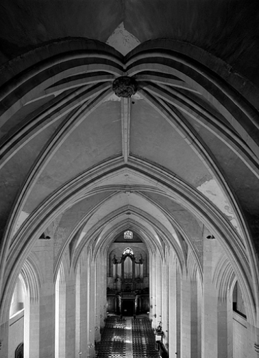Voûtes de l'abside et du vaisseau central depuis la travée d'axe de la coursière haute. © Région Bourgogne-Franche-Comté, Inventaire du patrimoine