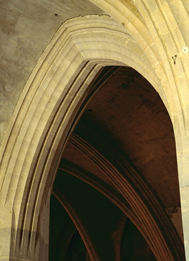 Grande arcade de la septième travée nord. © Région Bourgogne-Franche-Comté, Inventaire du patrimoine