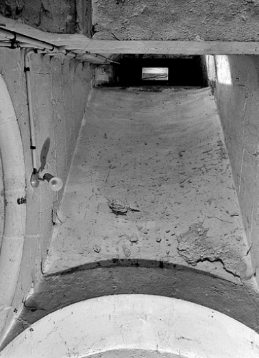 Vue de l'assommoir en contre-plongée. © Région Bourgogne-Franche-Comté, Inventaire du patrimoine