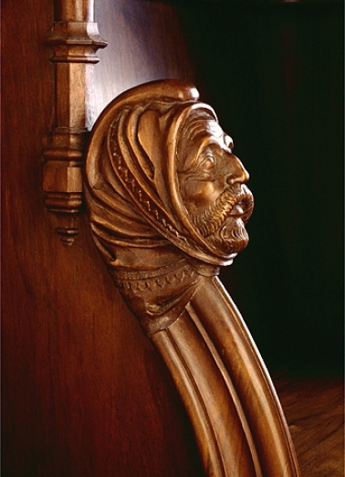 Appui-main entre la quatrième et la cinquième stalle basse. © Région Bourgogne-Franche-Comté, Inventaire du patrimoine