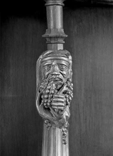 Appui-main entre la onzième et la douzième stalle basse, vue de face. © Région Bourgogne-Franche-Comté, Inventaire du patrimoine