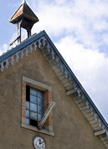 Détail du pignon du bâtiment des bureaux et du laboratoire. © Région Bourgogne-Franche-Comté, Inventaire du patrimoine