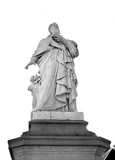 Vue de face en contre-plongée. © Région Bourgogne-Franche-Comté, Inventaire du patrimoine