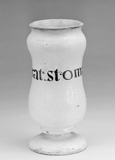 Vue d'un albarello. © Région Bourgogne-Franche-Comté, Inventaire du patrimoine