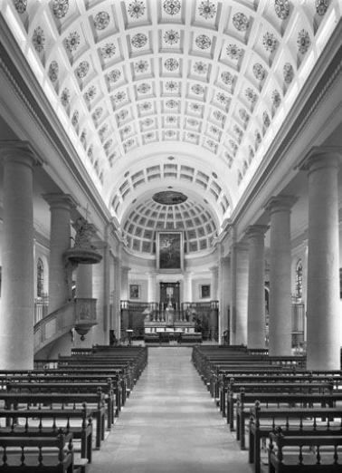 Le vaisseau central vu depuis le porche d'entrée. © Région Bourgogne-Franche-Comté, Inventaire du patrimoine