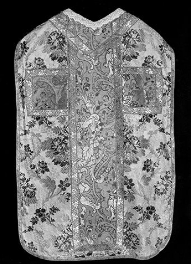 Vue générale du dos de la chasuble. © Région Bourgogne-Franche-Comté, Inventaire du patrimoine Vue générale du dos de la chasuble. © Région Bourgogne-Franche-Comté, Inventaire du patrimoine