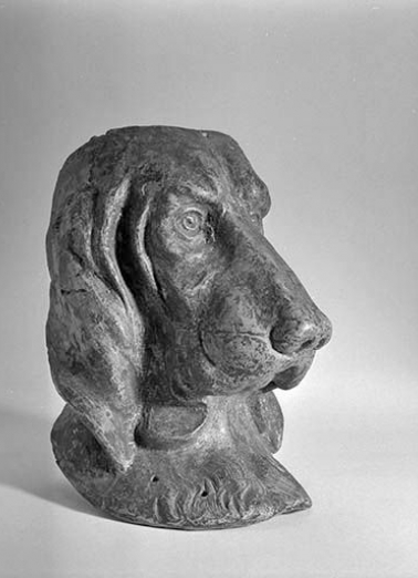 Tête de chien, vue de trois quarts. © Région Bourgogne-Franche-Comté, Inventaire du patrimoine