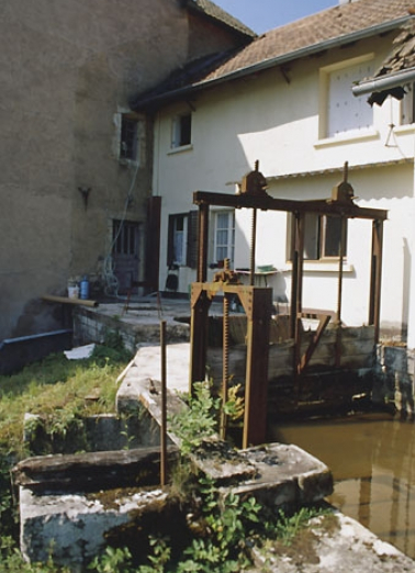 Vannage sur le canal d'amenée. © Région Bourgogne-Franche-Comté, Inventaire du patrimoine