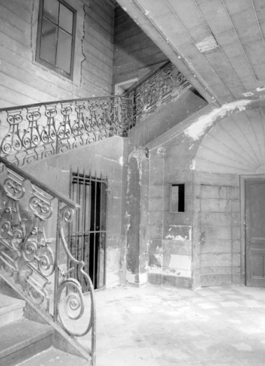 Intérieur : escalier d'honneur, vue d'ensemble en hauteur. © Région Bourgogne-Franche-Comté, Inventaire du patrimoine
