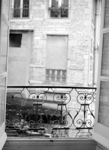 Façade antérieure sur cour : détail de la ferronnerie d'un garde-corps. © Région Bourgogne-Franche-Comté, Inventaire du patrimoine