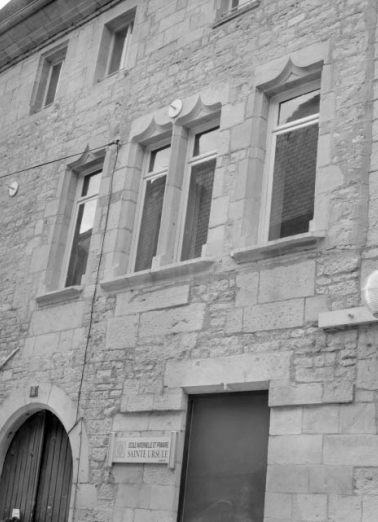 Façade sur rue, détail des baies du premier étage. © Région Bourgogne-Franche-Comté, Inventaire du patrimoine