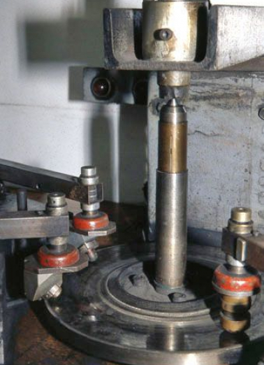 Tête des pinces mécaniques (tenailles de lapidaire) et meule. © Région Bourgogne-Franche-Comté, Inventaire du patrimoine