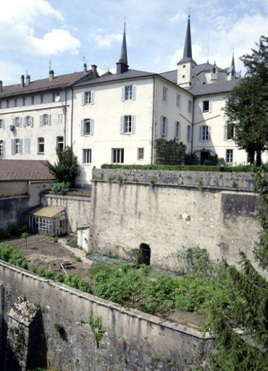 Vue générale des façades postérieures. © Région Bourgogne-Franche-Comté, Inventaire du patrimoine