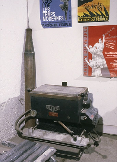 Vue d'ensemble. La cheminée démontée est appuyée à l'angle des murs. © Région Bourgogne-Franche-Comté, Inventaire du patrimoine
