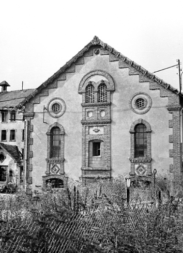 Mur-pignon de la briqueterie (?) vers 1980. © Région Bourgogne-Franche-Comté, Inventaire du patrimoine
