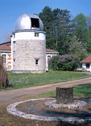 Tour avec la trappe du dôme ouverte, depuis le sud-ouest. © Région Bourgogne-Franche-Comté, Inventaire du patrimoine