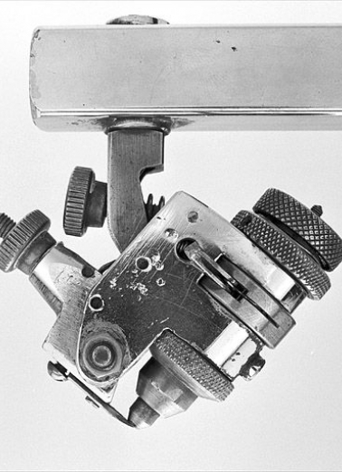 Tête de la pince mécanique (tenaille de lapidaire). © Région Bourgogne-Franche-Comté, Inventaire du patrimoine