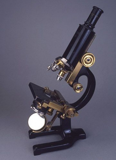 Deuxième microscope. © Région Bourgogne-Franche-Comté, Inventaire du patrimoine