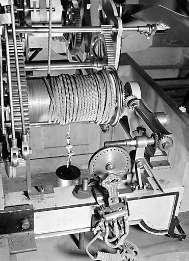 Système de remontage du poids. © Région Bourgogne-Franche-Comté, Inventaire du patrimoine