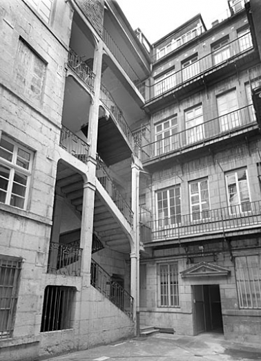 Vue d'ensemble de l'escalier à cage ouverte. © Région Bourgogne-Franche-Comté, Inventaire du patrimoine