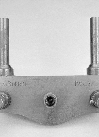 Elément d'horloge électrique signé Borrel. © Région Bourgogne-Franche-Comté, Inventaire du patrimoine