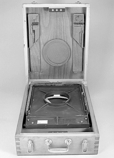 L'obturateur dans sa boîte de transport. © Région Bourgogne-Franche-Comté, Inventaire du patrimoine