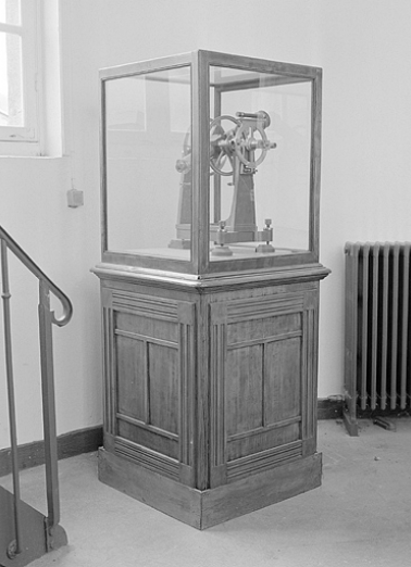 Vue d'ensemble de l'instrument et de son meuble. © Région Bourgogne-Franche-Comté, Inventaire du patrimoine Vue d'ensemble de l'instrument et de son meuble. © Région Bourgogne-Franche-Comté, Inventaire du patrimoine